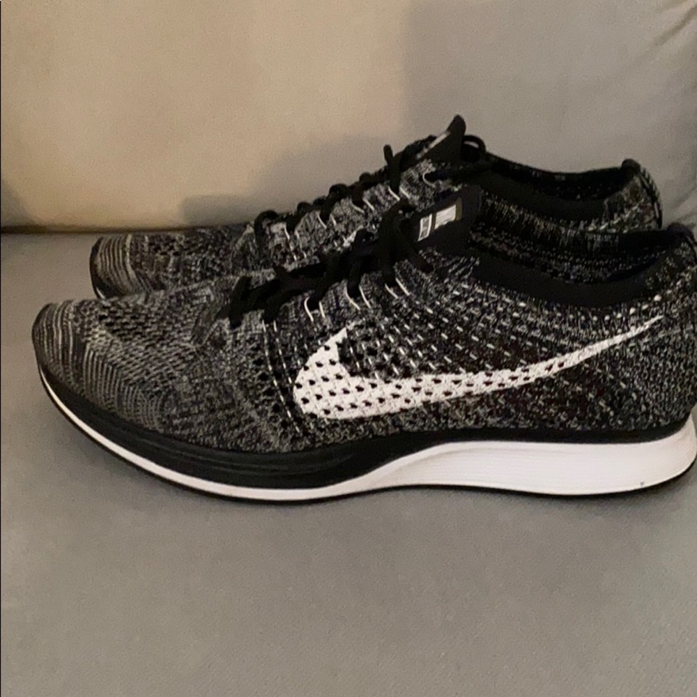 Nike Fly Knit Sneakers Men’s